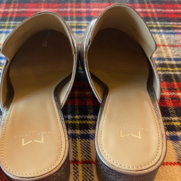 Elegant Metallic Slip-On Women's Shoes - Picture 6 of 6